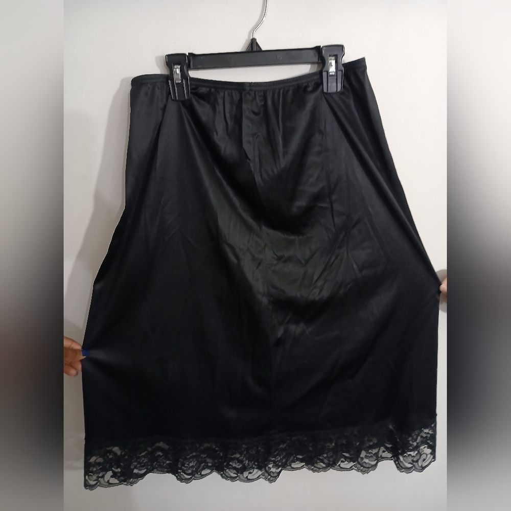 Vassarette Black Slip with Lace Hem
